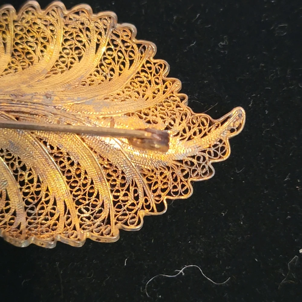 Vintage Gold Tone Filigree Wirework Leaf Brooch Pin 2